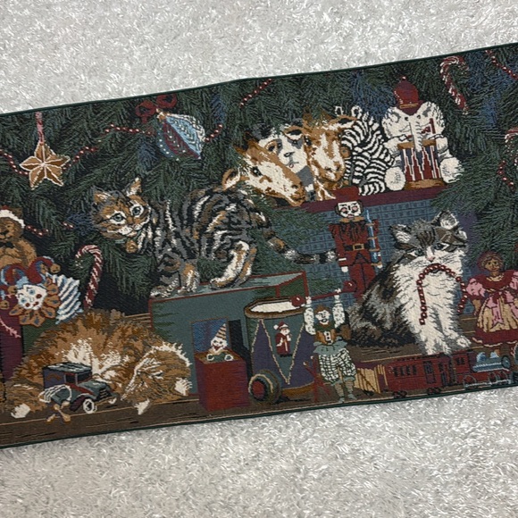 Christmas cat tapestry table runner - Picture 2 of 8
